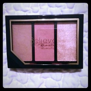 Get Glowing Highlight & Contour Palette